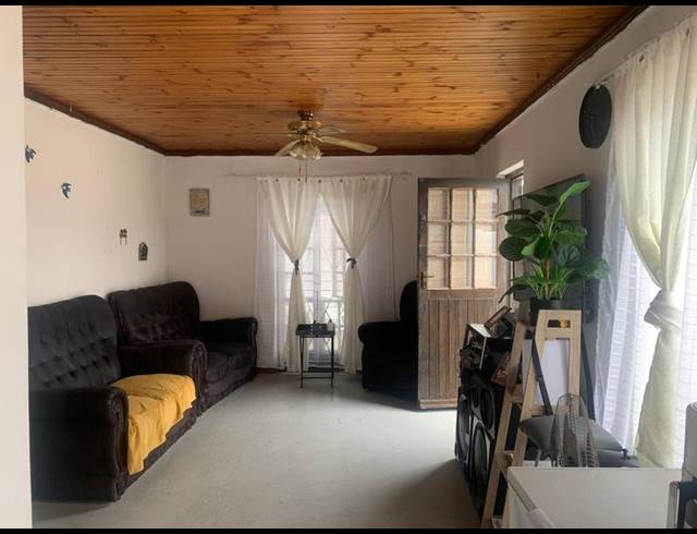4 BEDROOM HOUSE FOR SALE IN MALIBU VILLAGE